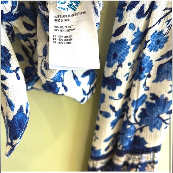 American Eagle Blue & White Floral Tie Front Crop Top - Picture 5 of 6